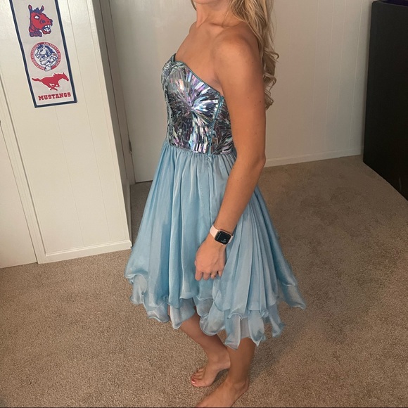 Blue lettuce edge cocktail with iridescent sequins- Lara Designs- size 6 - Picture 3 of 5